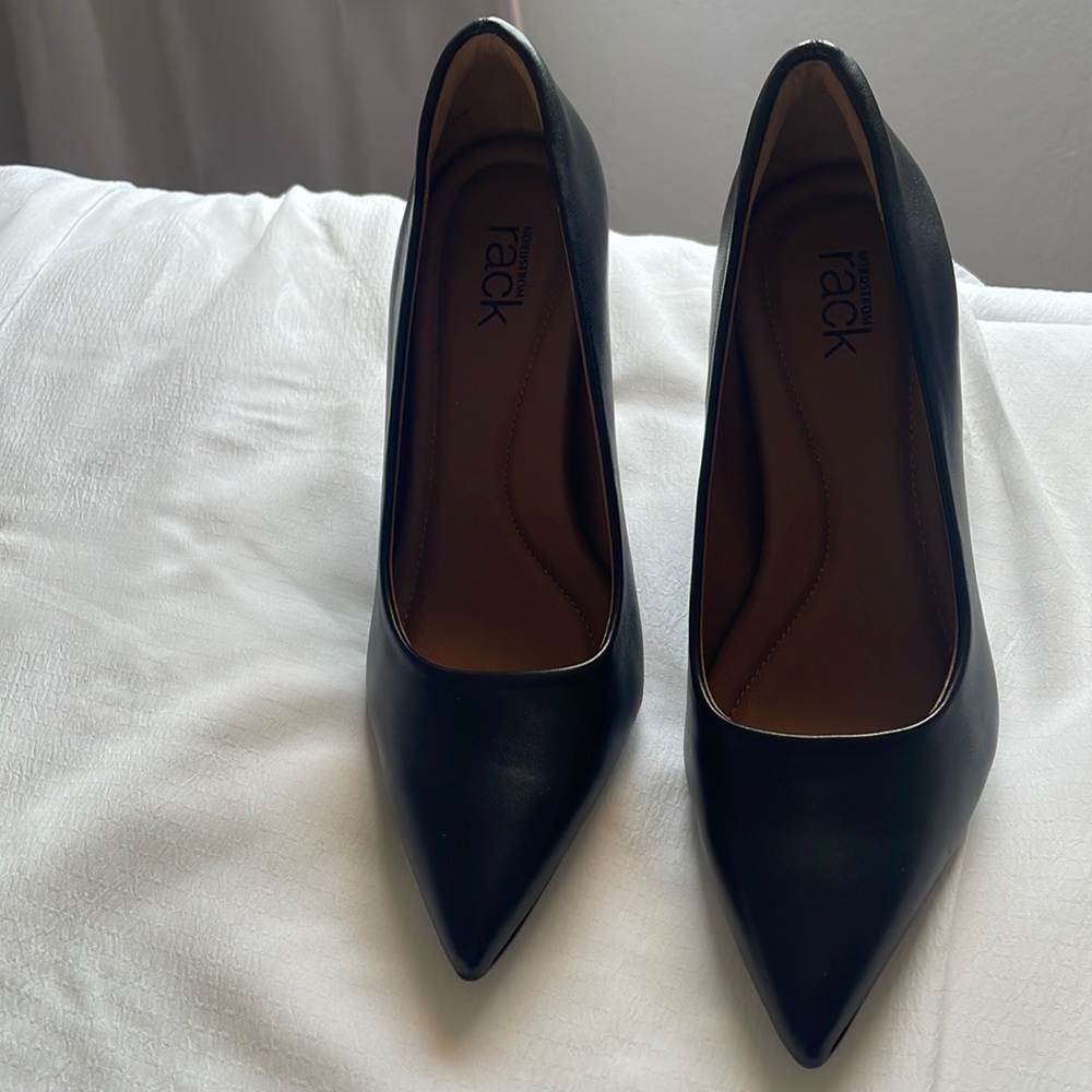 Black pumps size 4